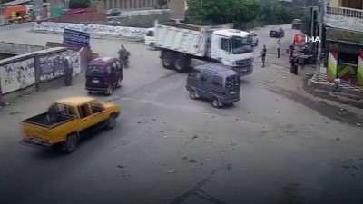 saglik ekipleri -  - Mısır'da bir minibüs öğrencileri taşıyan araca çarptı: 7 ölü, 11 yaralı Videosu