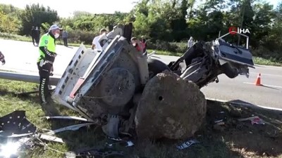  Paramparça olan otomobilden sağ çıktı