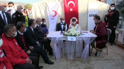 evlilik cuzdani - İZMİR - Depremzede çift çadır kentte evlendi Videosu