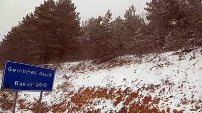 kar yagisi - SİVAS - Yüksek kesimlere mevsimin ilk karı yağdı Videosu