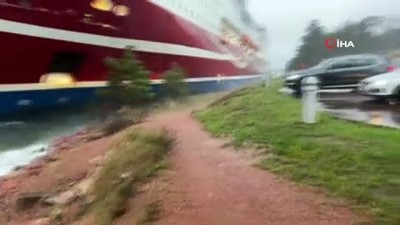 yolcu gemisi -  - Finlandiya’da yolcu gemisi karaya oturdu, 400'den fazla kişi mahsur kaldı Videosu