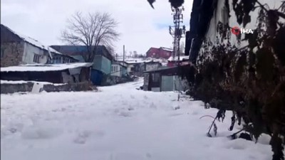 bulduk -  Kars’ta kartopu oynadılar, bidona binerek kaydılar Videosu