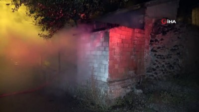 polis ekipleri -  Müstakil evdeki yangın paniğe neden oldu Videosu