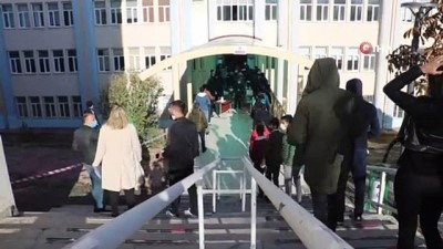 yetenek sinavi -  Sınav başlangıç saatini son giriş saati anladı, geç kalınca salona alınmadı Videosu