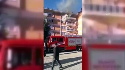ELAZIĞ - Üniversite lojmanında çıkan yangında 6 kişi dumandan etkilendi