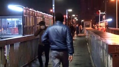  Kısıtlamanın ardından iş başı yapan vatandaşlar yollara akın etti