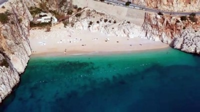 ANTALYA - Dünyaca ünlü Kaputaş Plajı'nda deniz, kum ve güneş keyfi