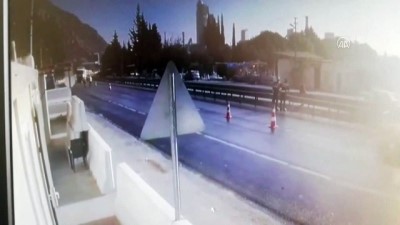 AYDIN - Otomobilin kadına çarpma anı güvenlik kamerasında