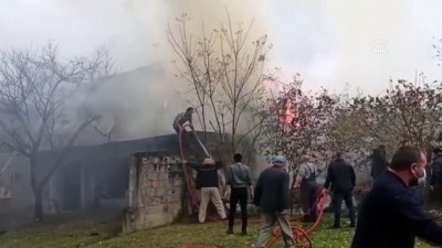DÜZCE - Yangında samanlık yandı, ev hasar gördü