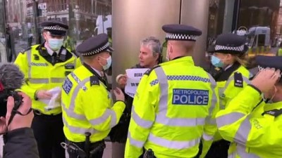 LONDRA - Aşı karşıtları Bill ve Melinda Gates Vakfı önünde gösteri düzenledi - 3 gözaltı