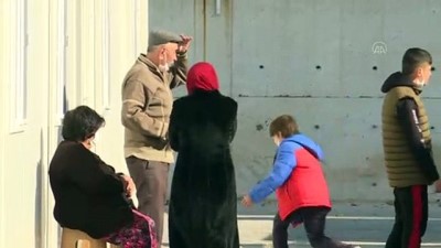 cadir kent - İZMİR - Depremzedeler konteyner kentte yeni yaşamlarına başladı Videosu