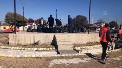 cop kutusu - IĞDIR - Temizlik işçileri sokaklardan toplanan çöplerle 'ATMA' yazdı Videosu