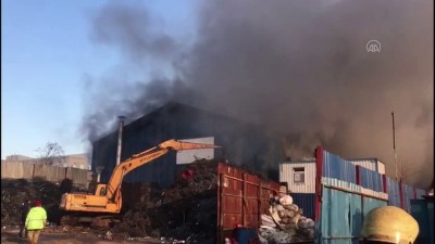 geri donusum - İSTANBUL - Zeytinburnu'nda geri dönüşüm tesisinde yangın Videosu