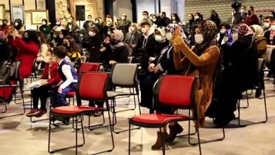 sanat yili - KONYA - Fatma Betül Koyuncu '20. Yıl Dostlara Vefa' temalı ebru sergisinin açılışını yaptı Videosu
