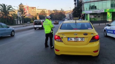 toplu tasima - İSTANBUL - Kadıköy'de toplu taşıma araçlarında koronavirüs tedbirleri denetlendi Videosu