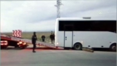 acil servis - MERSİN - Polisleri taşıyan midibüs devrildi: 1 şehit, 4 yaralı Videosu
