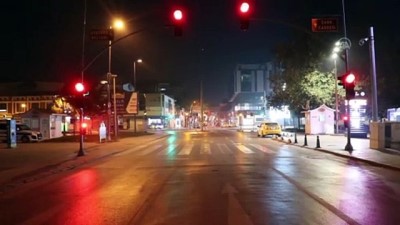 hareketsizlik - SAKARYA - Sokağa çıkma kısıtlamasının başlamasıyla sokaklar boş kaldı Videosu