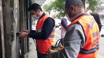 borat -  Binaların sağlamlığını dinleyerek test ediyorlar Videosu