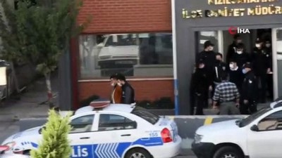supheli olum -  Gamze Açar'ın şüpheli ölümü ile ilgili gözaltına alınan 5 zanlı adliyeye sevk edildi Videosu