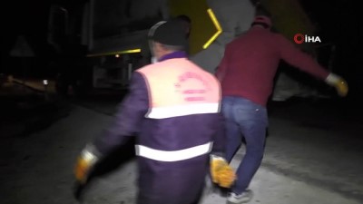  - Otomobil koyun sürüsüne daldı, 30 koyun telef oldu