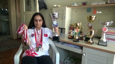 satranc turnuvasi -  Satranç şampiyonu görme engelli kız iki defa kanseri de şah mat etti Videosu