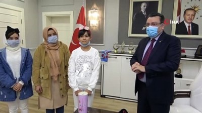 yalniz degilsin -  Trabzon’daki Afganlı öğrenciden depremzedeler için duygulandıran bağış Videosu