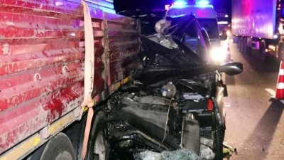 BOLU - Minibüs tıra çarptı: 2 ölü, 3 yaralı (2)