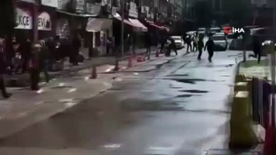 bicakli kavga -  - Bursa Adliyesi önündeki bıçaklı kavga kamerada Videosu