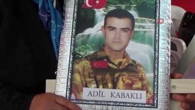 oturma eylemi -  HDP önünde evlat nöbetine devam eden Cennet Kabaklı: 'Oğlumu almadan gitmeyeceğim' Videosu