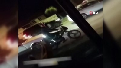 arac kullanmak -  Motosiklet üzerinde önce elinde alkol bardağı sonra bira kutusuyla yakalandı Videosu