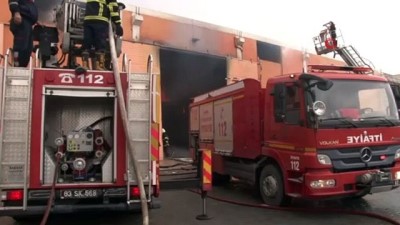 tekstil fabrikasi -  Tekstil fabrikasındaki yangını söndürme çalışmaları sürüyor Videosu