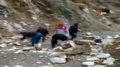  - Yağmur yağışı kaya parçalarını kopardı