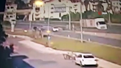 koprulu -  Çarptığı otomobili yoldan çıkarıp kaçtı, baba kız büyük korku yaşadı Videosu