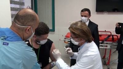 Erciyes Üniversitesinde geliştirilen Kovid-19 aşı adayının ilk dozu bir gönüllüye yapıldı - KAYSERİ