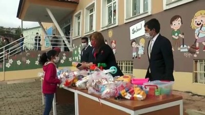 biz de variz - Öğrencilerden İzmir'deki depremzede çocuklar için oyuncak kampanyası - ŞIRNAK Videosu