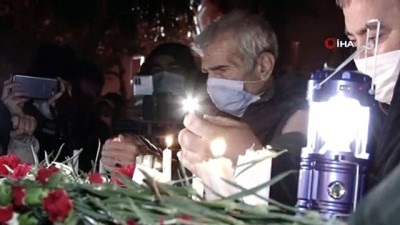 deprem -  Rıza Bey Apartmanı önünde duygu dolu anlar: Ölenlerin yakınları gözyaşlarına boğuldu Videosu