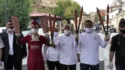 baglama -  Şanlıurfa ve Adana’nın kebap rekabeti baklavayla tatlıya bağlandı Videosu