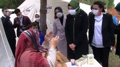 diyalog -  Deprem çadırında Trabzonlu nine ile gülümseten diyalog: 'Tayyip Erdoğan’ı tanıyor musun? Onu benim için öpün' Videosu