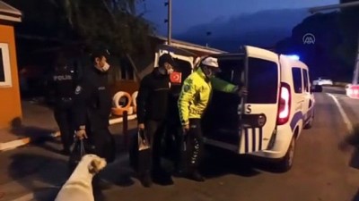 polis araci - Manisa'da durdurulan otomobilde 150 litre etil alkol yakalandı Videosu