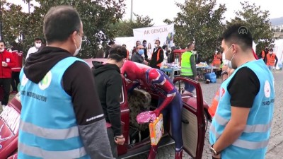 depremzede cocuklar - 'Örümcek Adam' depremzede çocukların da kahramanı oldu  (1) - İZMİR Videosu
