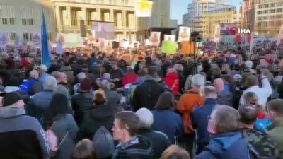 asiri sag -  - Almanya’da yaklaşık 20 bin kişi Covid-19 önlemlerini protesto etti Videosu
