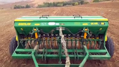 tarim arazisi - Çiftçi umut tohumlarını toprakla buluşturuyor - YOZGAT Videosu