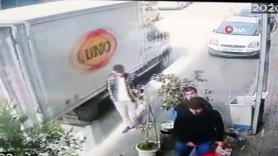 kahvehane -  Günler sonra evden çıktı, kamyonetin kasası böyle çarptı Videosu