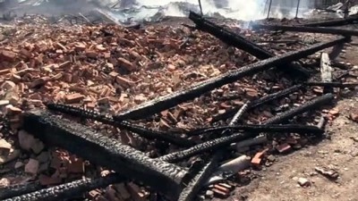 maneviyat - Köydeki 10 ev ve camiye sıçrayan yangın söndürüldü - KASTAMONU Videosu