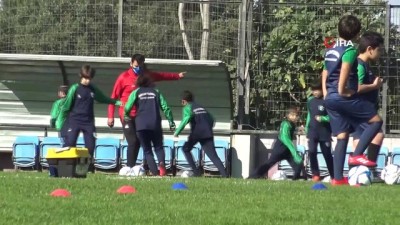 yildiz futbolcu - Nilüfer Belediyespor Sercan Yıldırım Futbol Akademi kapılarını açtı Videosu