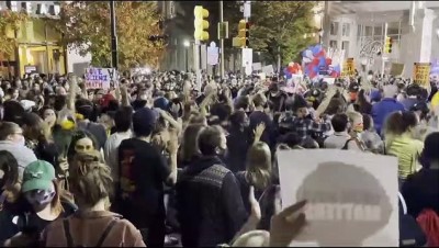 delphi - Trump ve Biden destekçilerinin oy merkezi önündeki bekleyişi sürüyor (3) - PHILADELPHIA Videosu