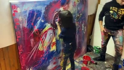 acik artirma - Almanya'da iki genç ressamın tablosu depremzedeler için satılacak - KÖLN Videosu