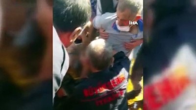  Ayaklarını çapa makinesine sıkıştırdı