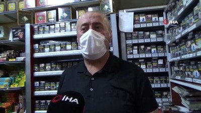 kucuk kiz -  Maskesiz genç öğrencinin yüzüne hapşırdı, hiçbir şey olmamış gibi yoluna devam etti...O anlar kamerada Videosu