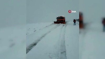 mahsur kaldi -  Mevsimin ilk karla mücadele çalışması başladı Videosu